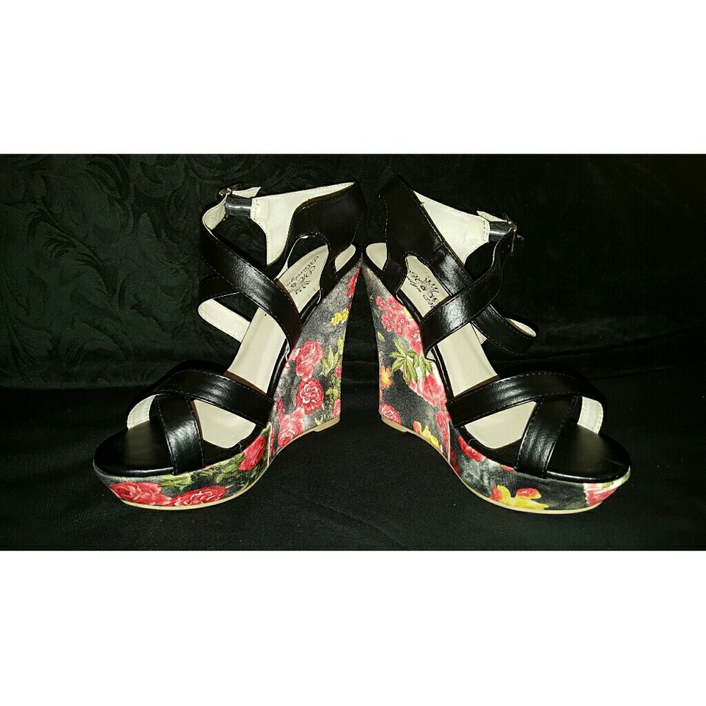 Marilyn Moda Kyrie Black Strappy Floral Wedges