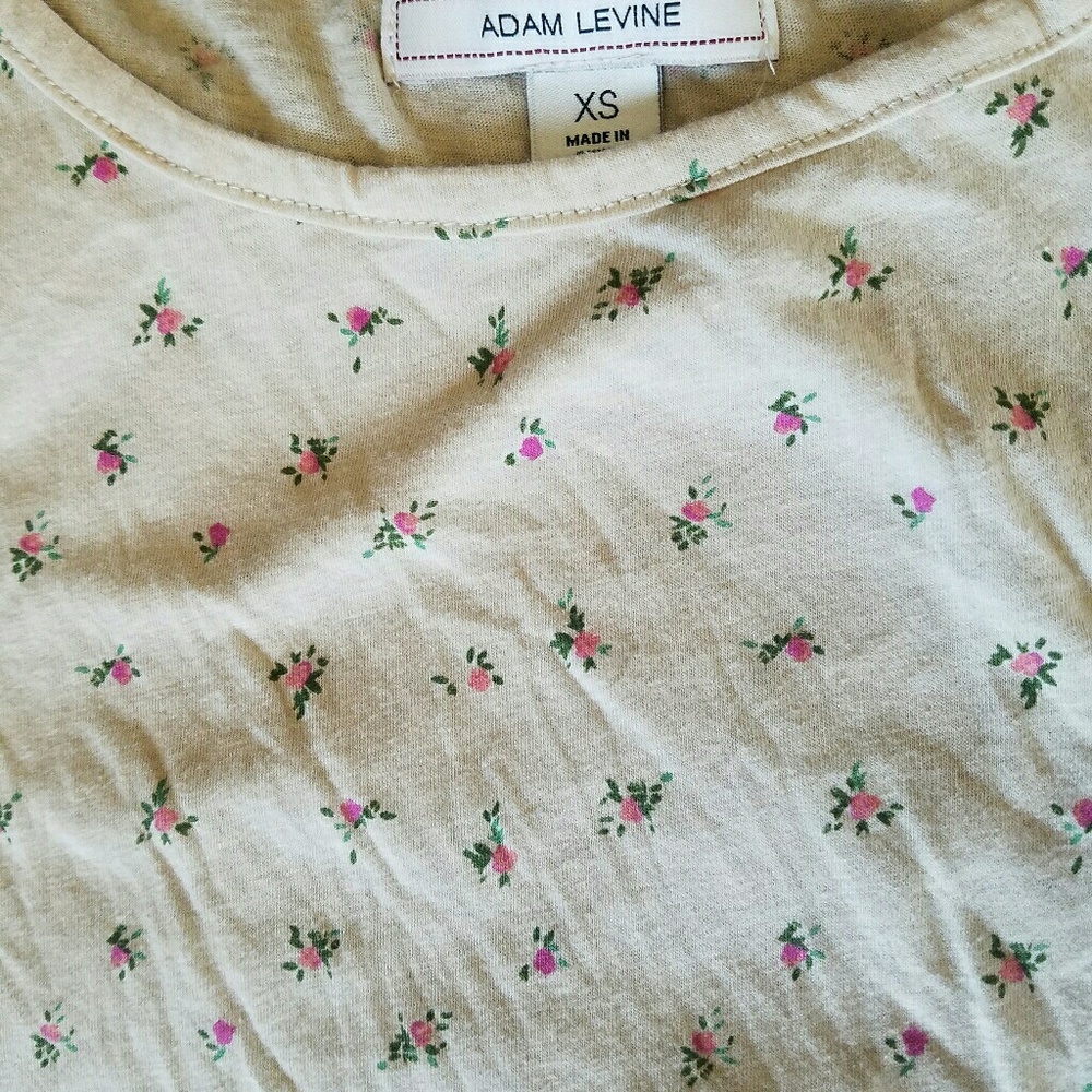 ❌❌Sold📦❌❌Adam levine top - Picture 2 of 3