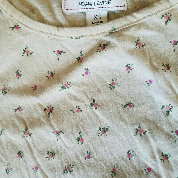 ❌❌Sold📦❌❌Adam levine top - Picture 2 of 3