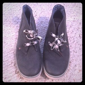 SOLD Dark blue Chukkas