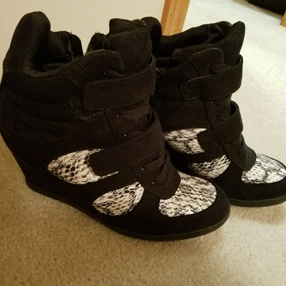Ankle Boots With Wedge worn 1x