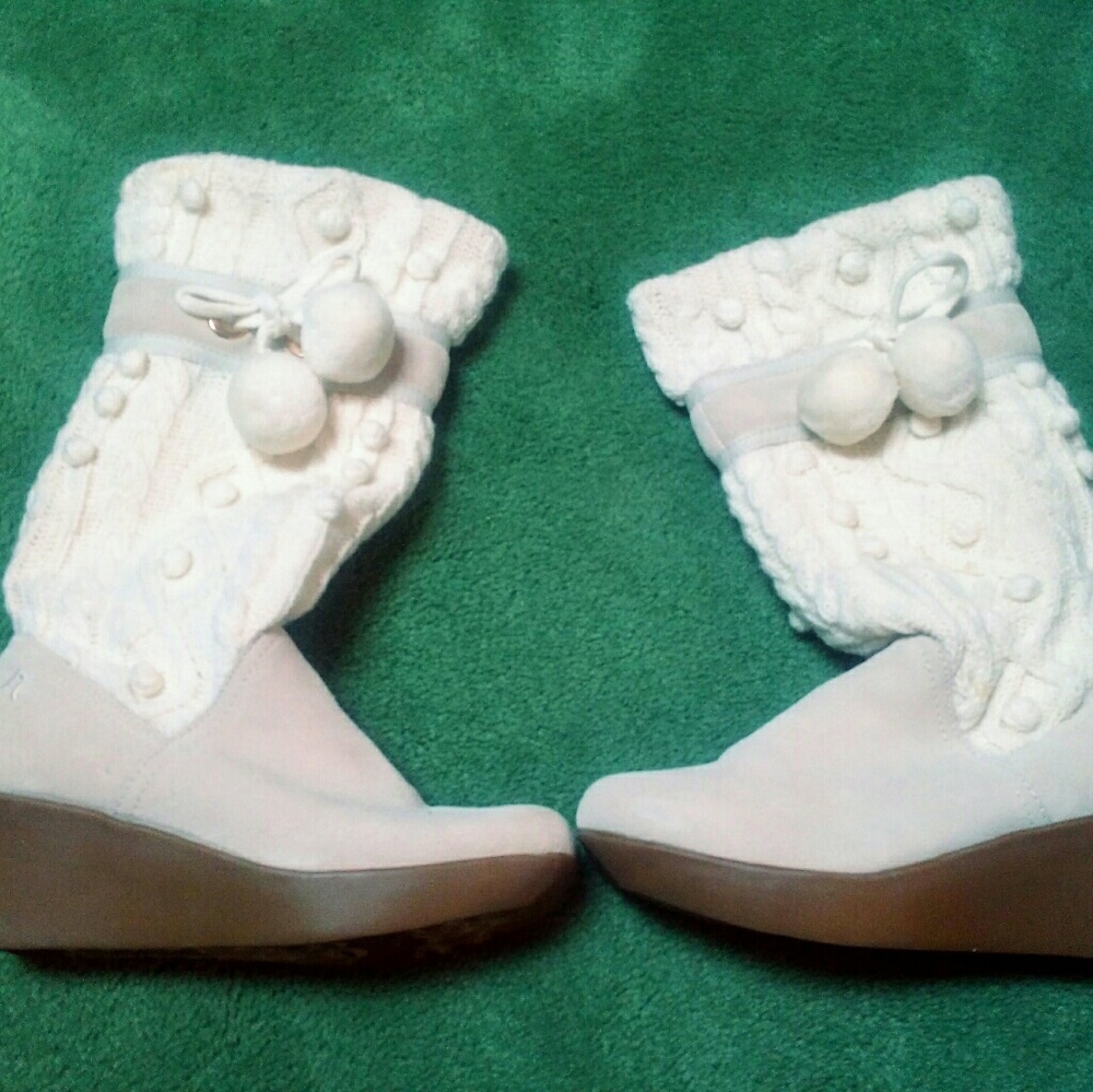 Report sweater wedge boots ❄