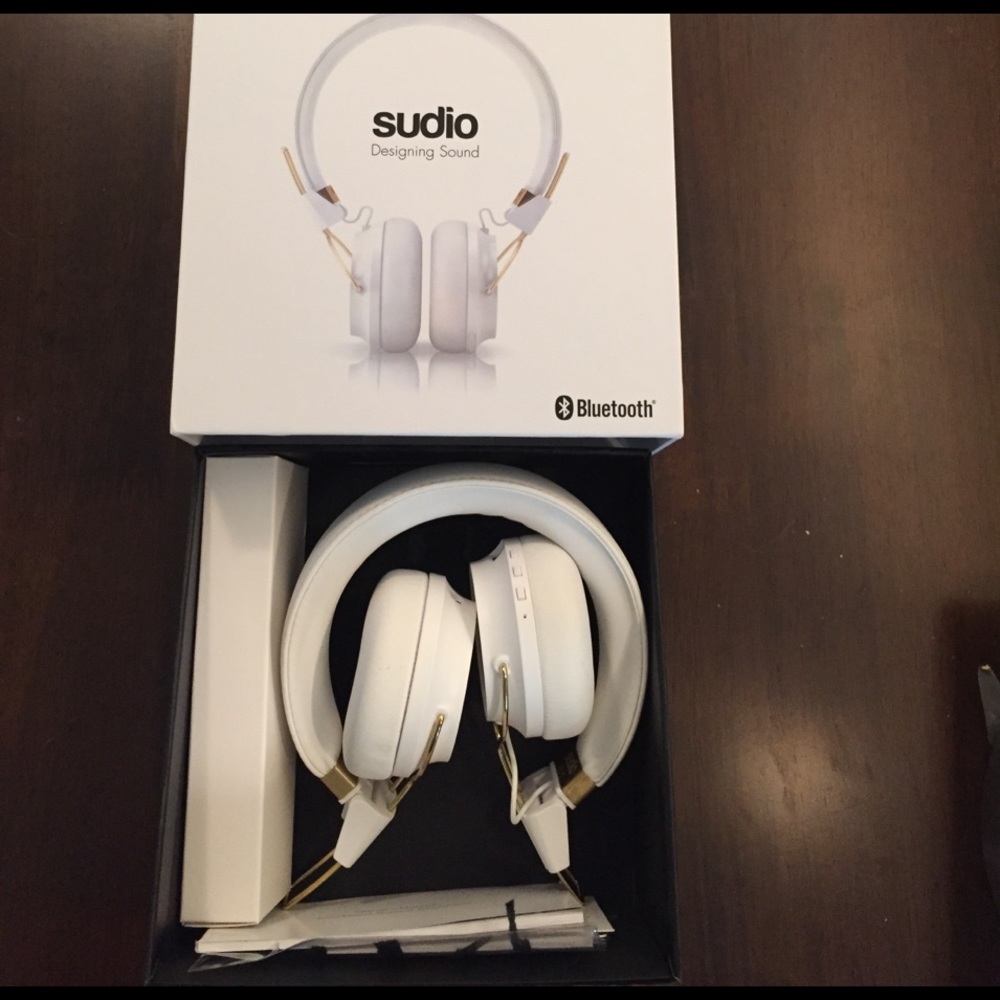 Sudio regent wireless headphones worn twice!