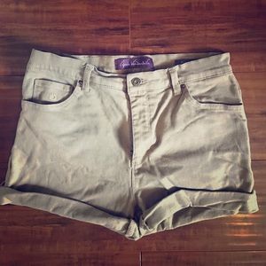 Gloria Vanderbilt high waisted shorts
