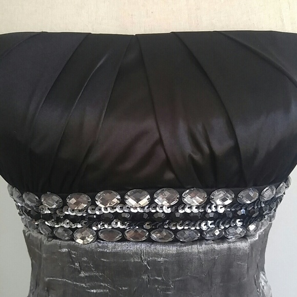 Formal dress - Picture 2 of 4