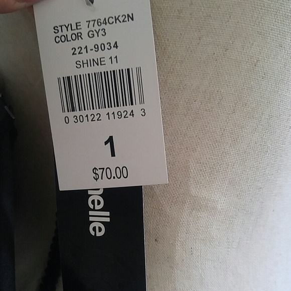 Formal dress - Picture 3 of 4