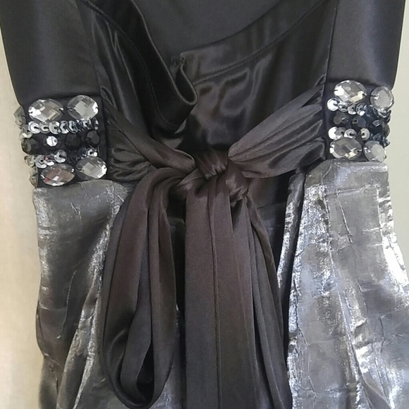 Formal dress - Picture 4 of 4