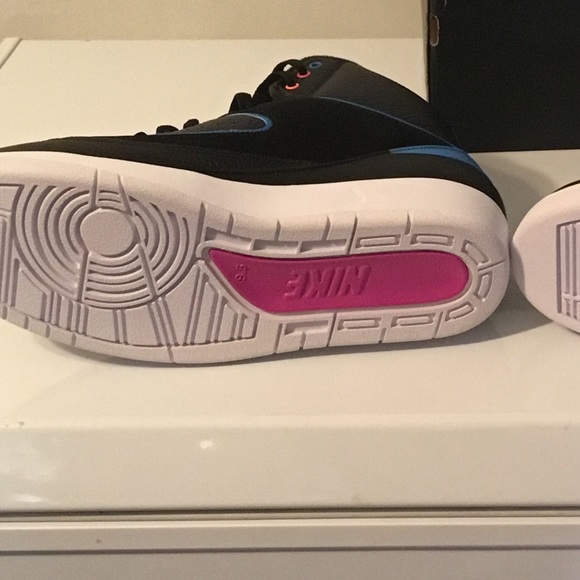 Nike Air Jordan 2 Retro - Picture 3 of 4