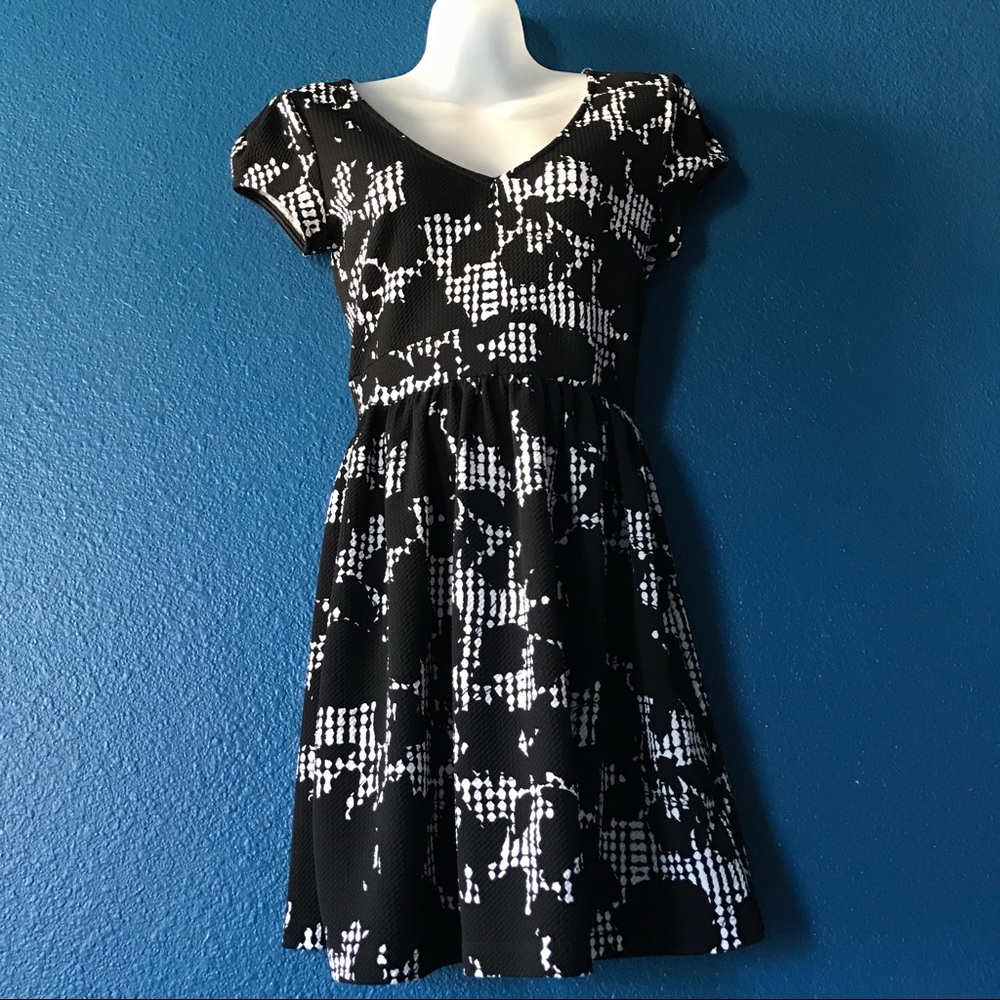 Black and White Flower Print Dress