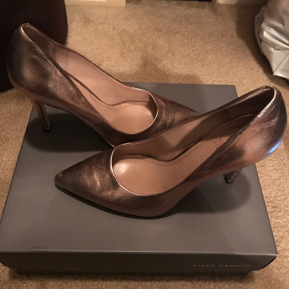 Vince Camuto pump!