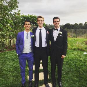 Meet your Posher, Elliot