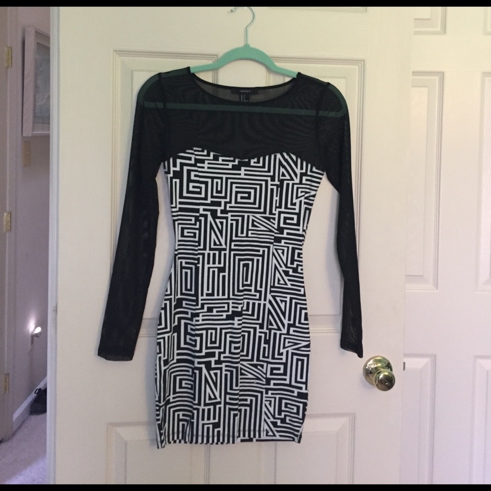 Forever 21 SMALL long sleeved fitted dress