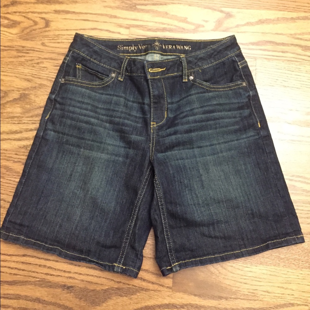 Vera Wang Bermuda shorts