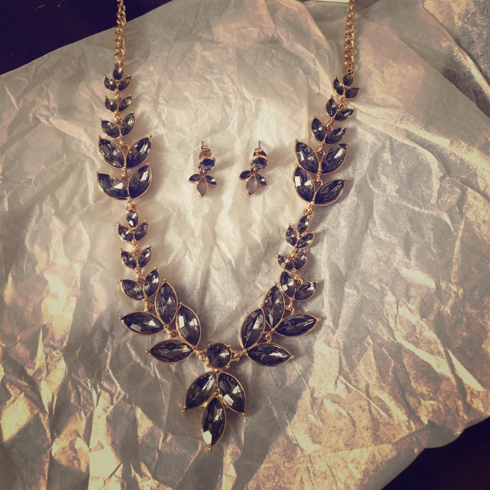 NWT. H&M grey gem necklace and earring set
