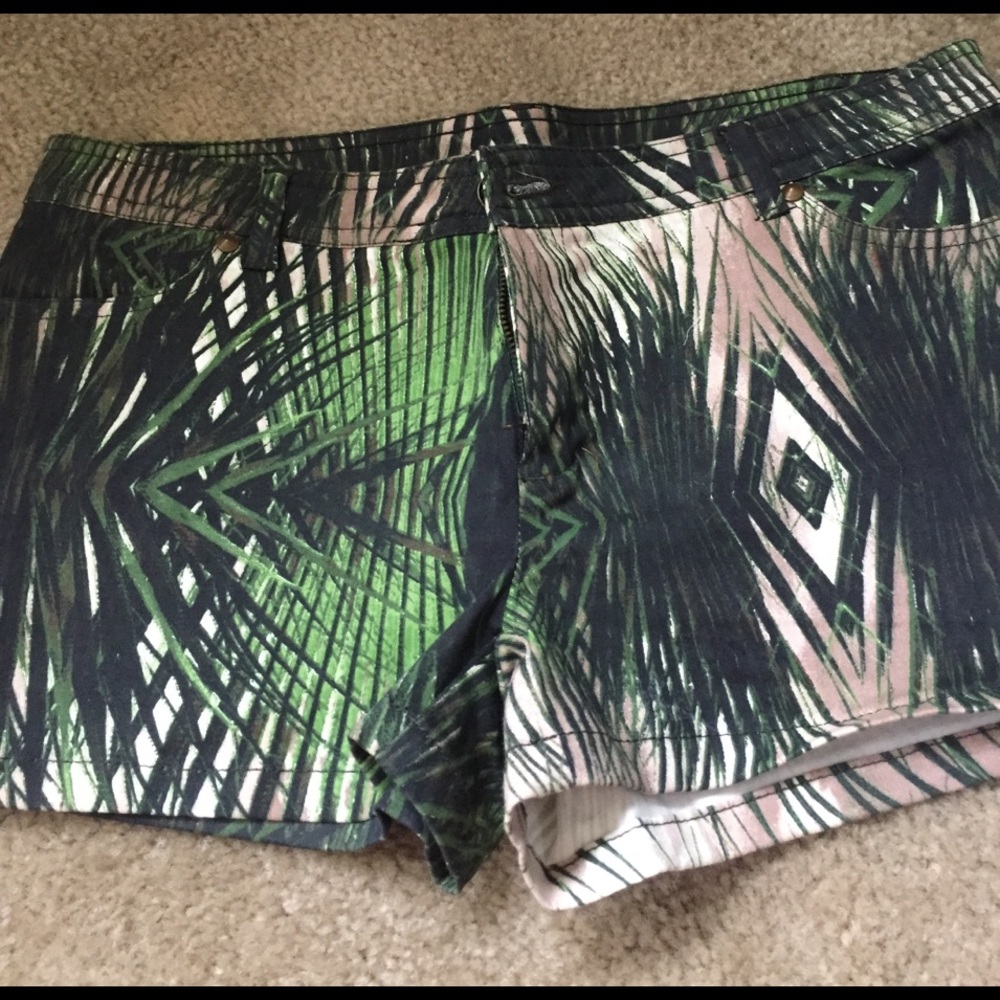 Buffalo palm shorts