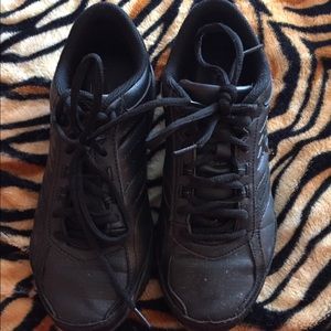 Non-skid work sneakers