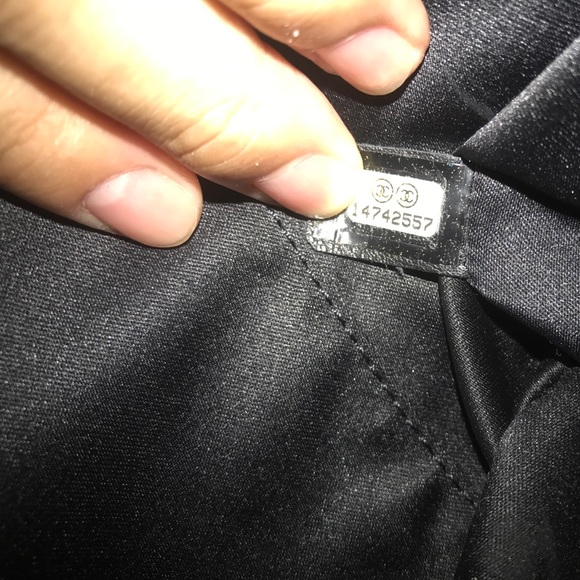 [SOLD]Chanel GST Cavier Silver hardware like new 💯 - Picture 4 of 16