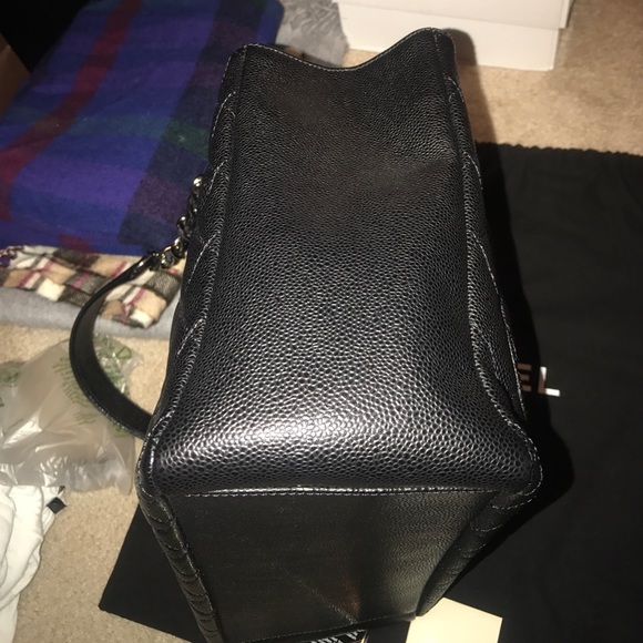 [SOLD]Chanel GST Cavier Silver hardware like new 💯 - Picture 8 of 16