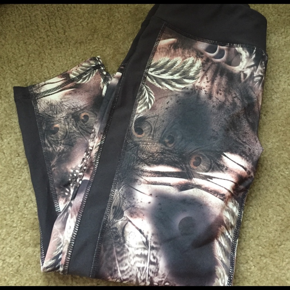Ki Performance feather print Capri leggings