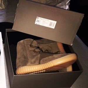 Deadstock 750 boost chocolate 11.5