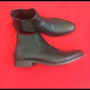 Black Chelsea Boots.