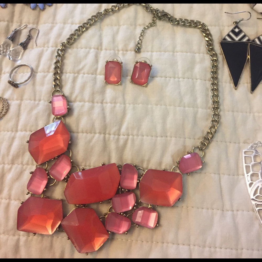 BUNDLE OF JEWELRY (Necklaces, Earrings, Bracelets)