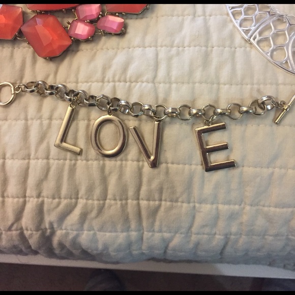 BUNDLE OF JEWELRY (Necklaces, Earrings, Bracelets) - Picture 5 of 8