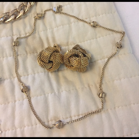 BUNDLE OF JEWELRY (Necklaces, Earrings, Bracelets) - Picture 6 of 8