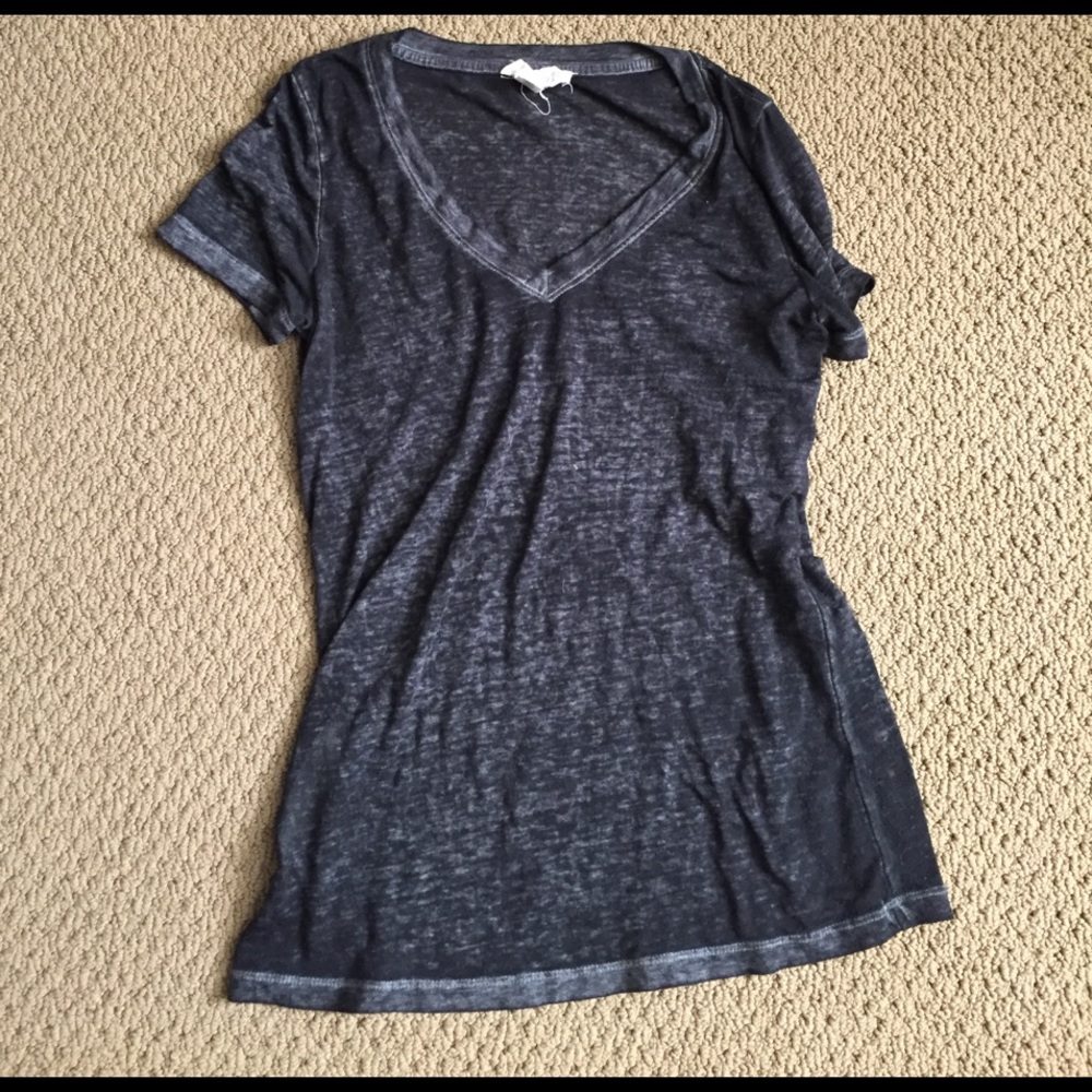 V-neck tee