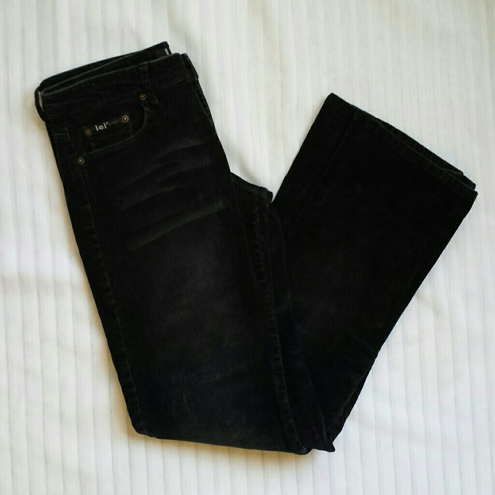 Woman's corduroy pant lei