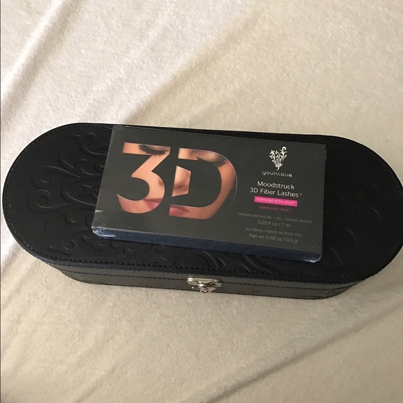 Younique 3D mascara and makeup box - Picture 1 of 3