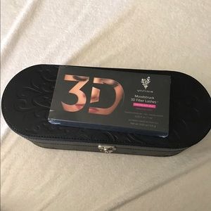 Younique 3D mascara and makeup box