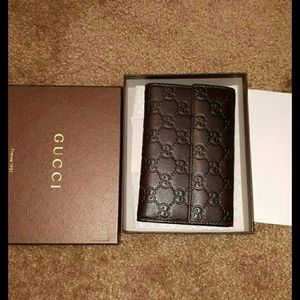 Gucci wallet new in box