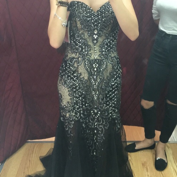 Prom dress!! - Picture 2 of 3