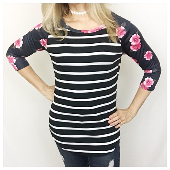 🔴PRICEDROP🔴 Floral Striped Stretchy Tunic Medium - Picture 4 of 5