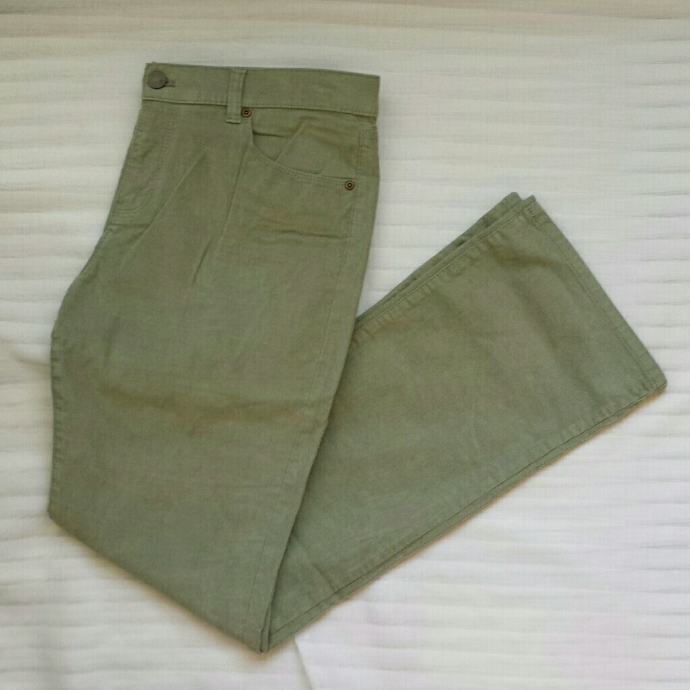 Woman's corduroy pant New York & Company