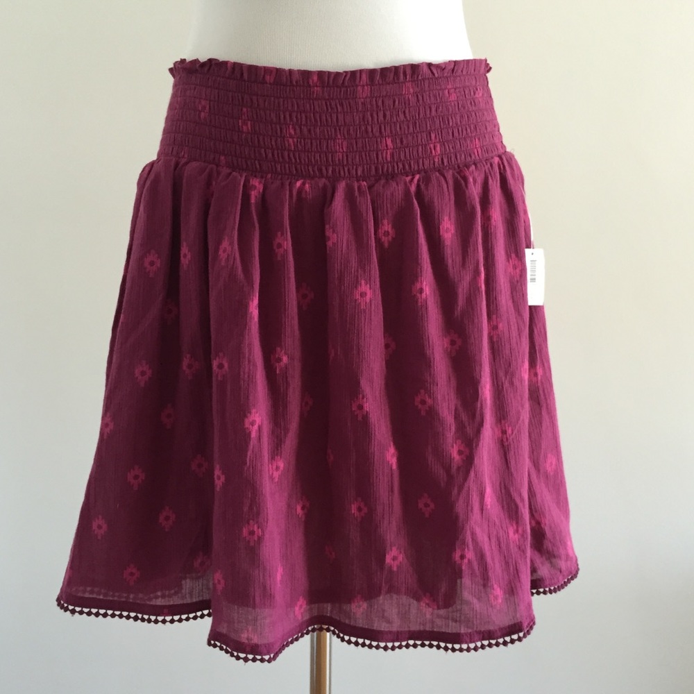Adorable berry-colored skirt