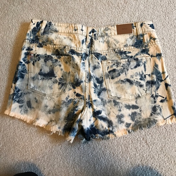 Mid rise jean shorts - Picture 2 of 3