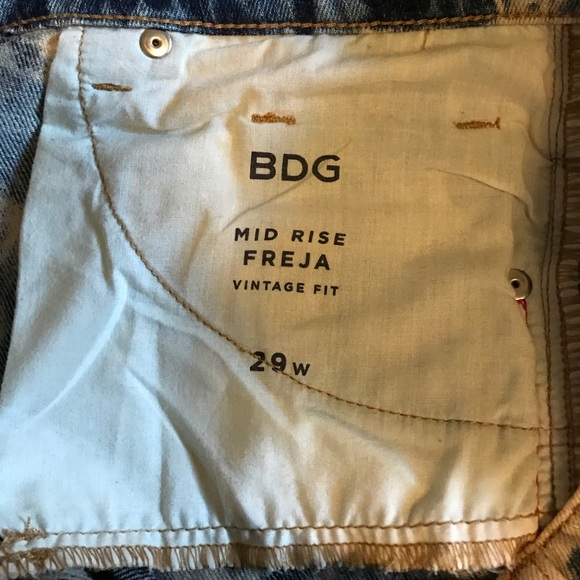 Mid rise jean shorts - Picture 3 of 3