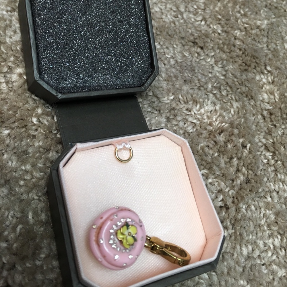 ❗️F I N A L ❗️Juicy couture cupcake charm 🎂