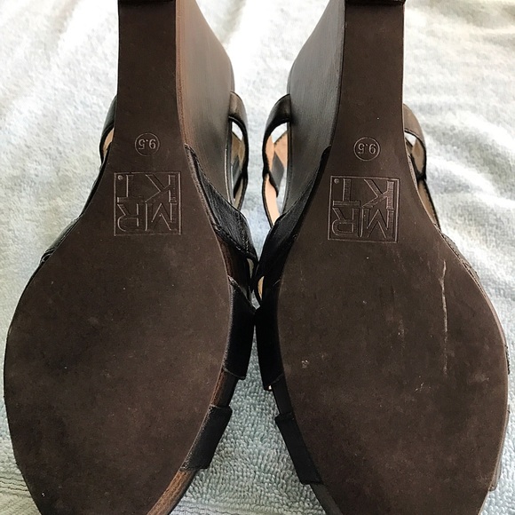 Black wedges, wood platform heel. - Picture 4 of 4