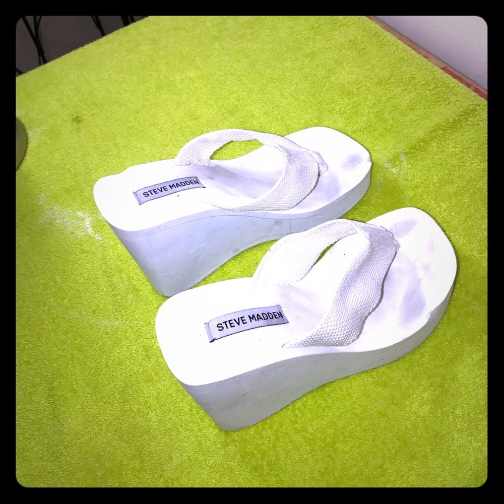 Steve Maddens white sandals
