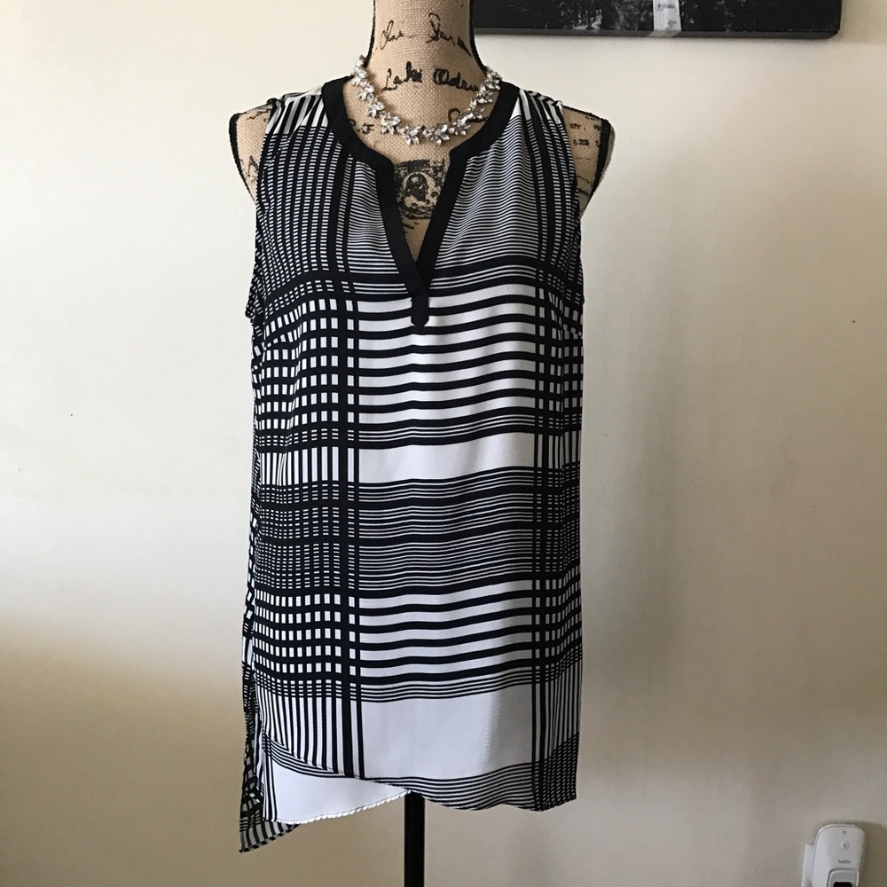 Zac & Rachel Black and White Sleeveless V-neck Top