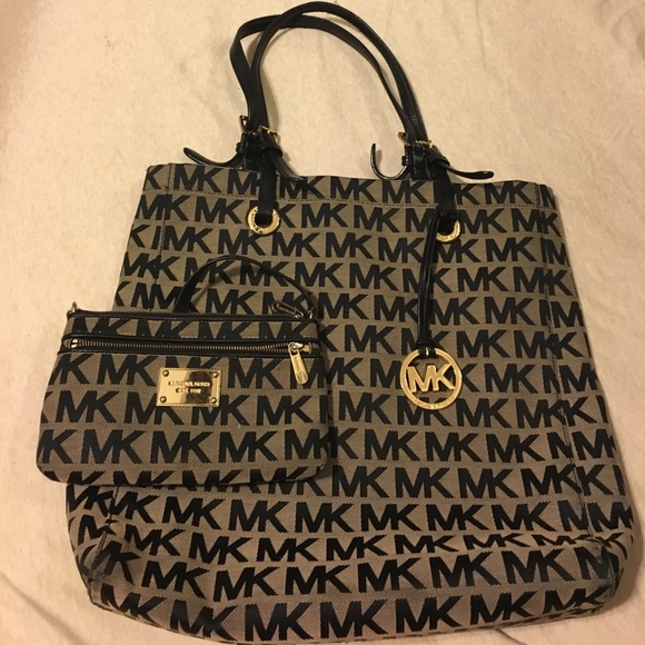 Michael Kors Bundle - Picture 1 of 4