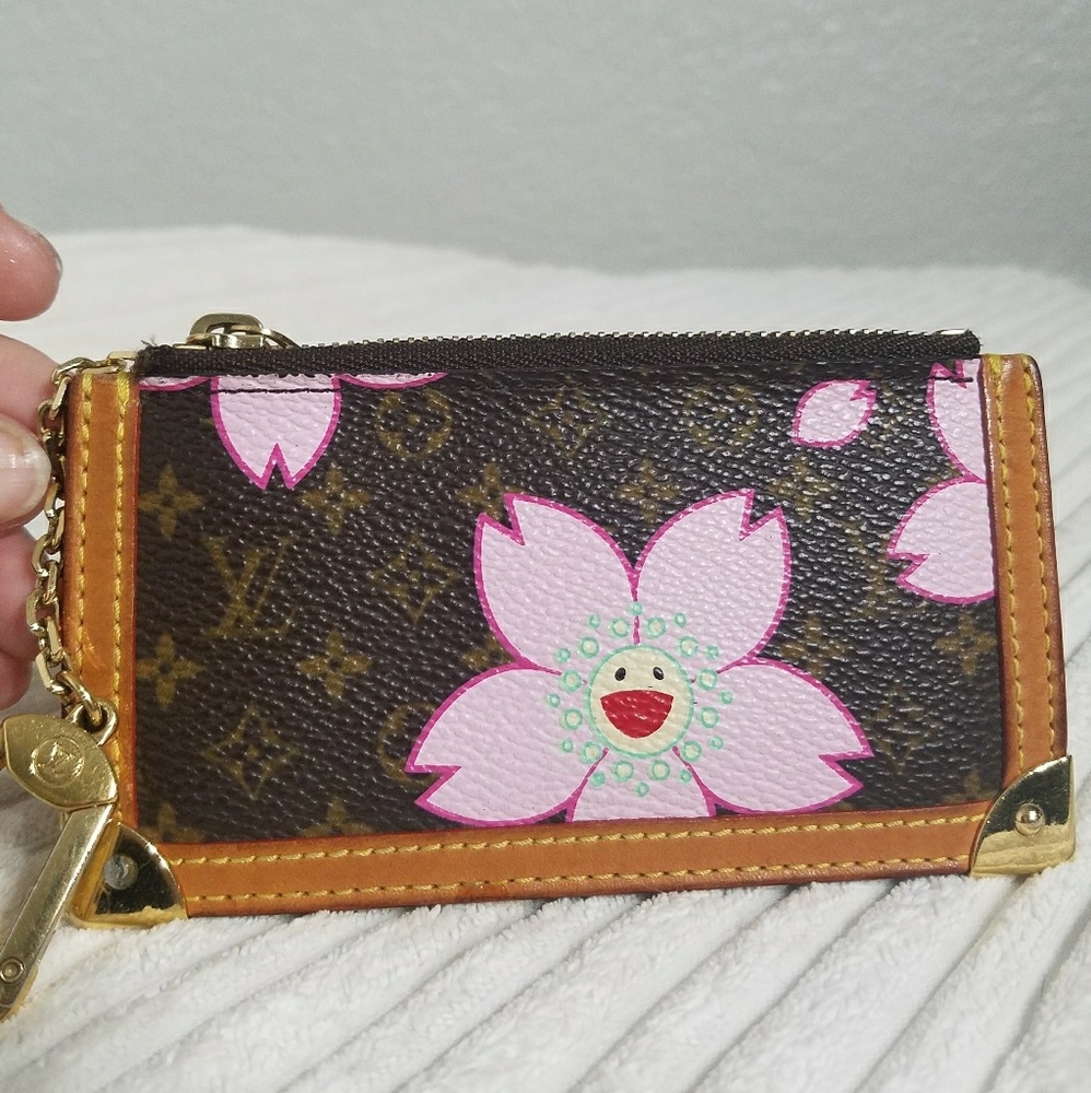 Louis Vuitton Cherry Blossom key cles