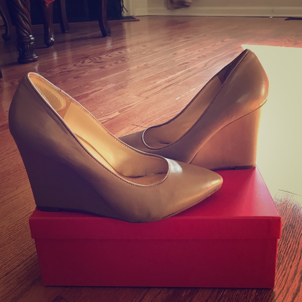 Jessica Simpson 3 inch wedge shoes