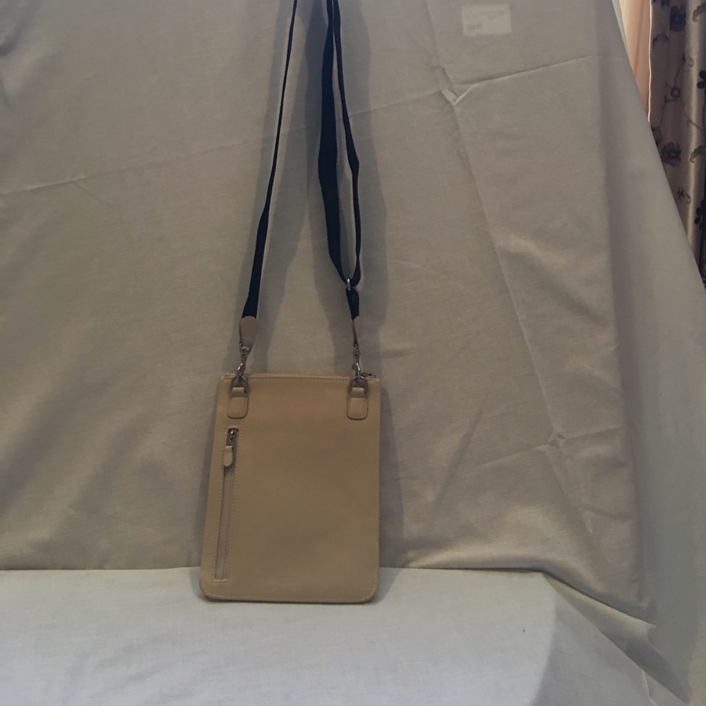 Coach cream leather swing pack