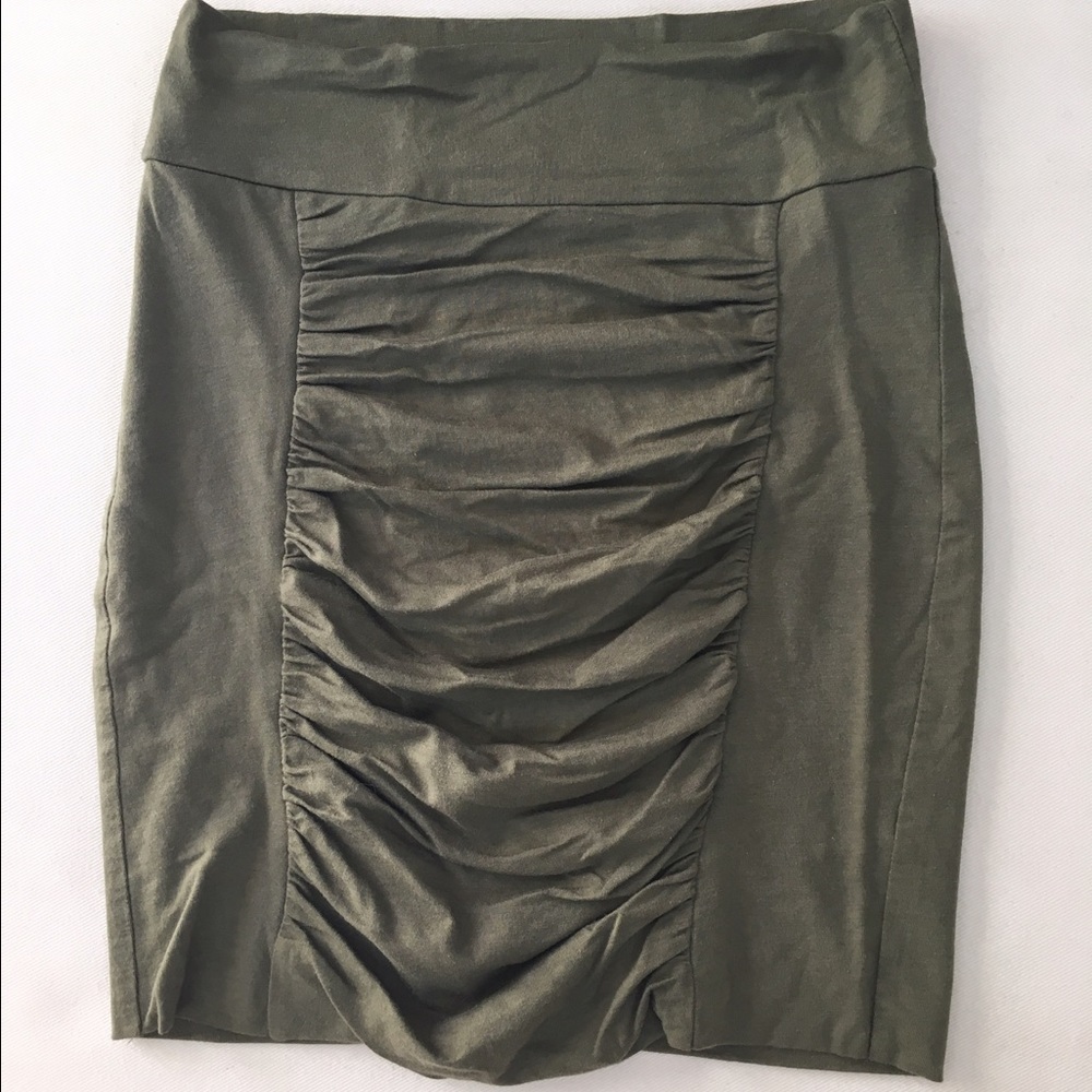 Soprano olive stretchy skirt (fitted)