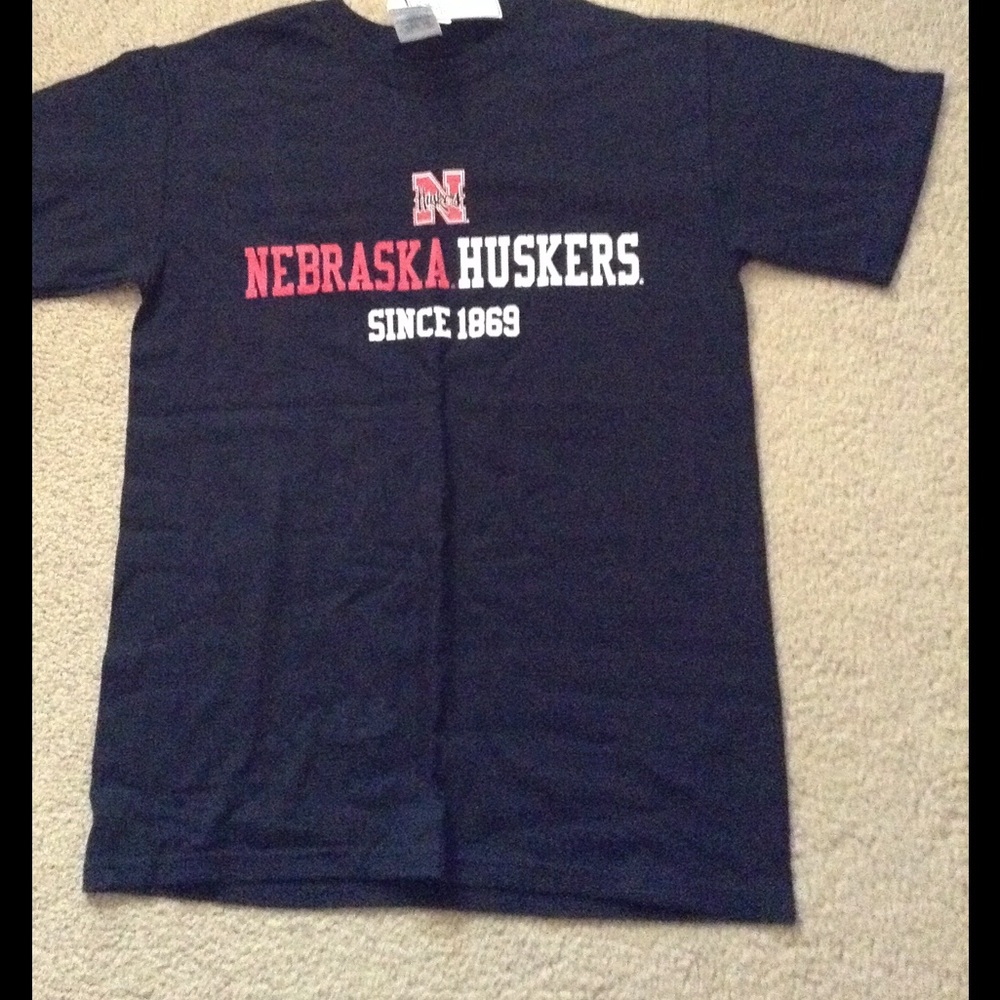 SOLD!!! Nebraska huskers t-shirt