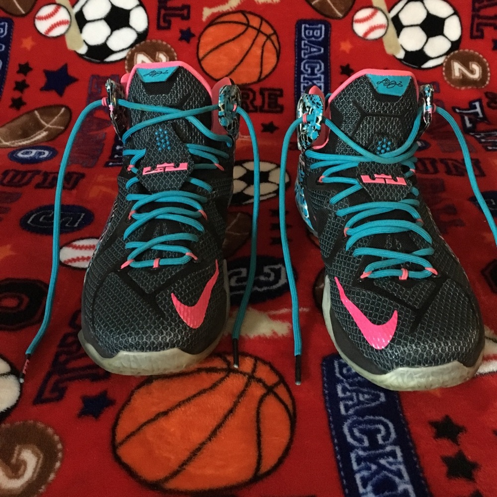 NIKE LeBron XII